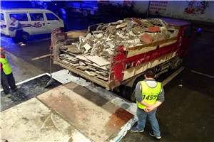 女兒墻拆除時，物業把鋼結構拆除了賣廢品了。妥當嗎